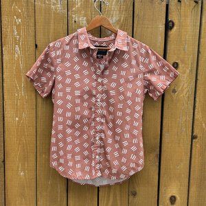 Wildfang Essential Button Up Short Sleeve Dusty Pink White Squiggles Size Medium
